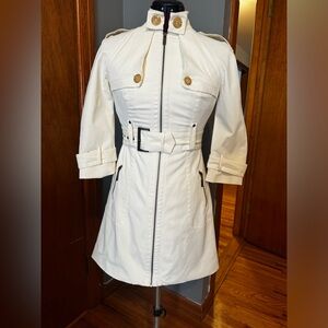 Bebe Trench Coat white Size XS 3/4 sleeve excellent condition 🍀